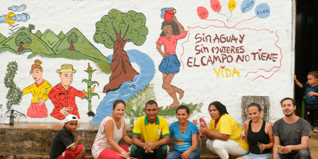 Mujeres rurales elaboran murales en defensa del agua y la vida