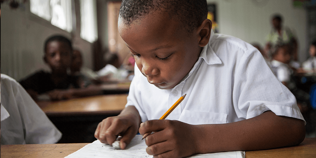 Por más niños en las escuelas rurales y menos niños trabajando en las calles