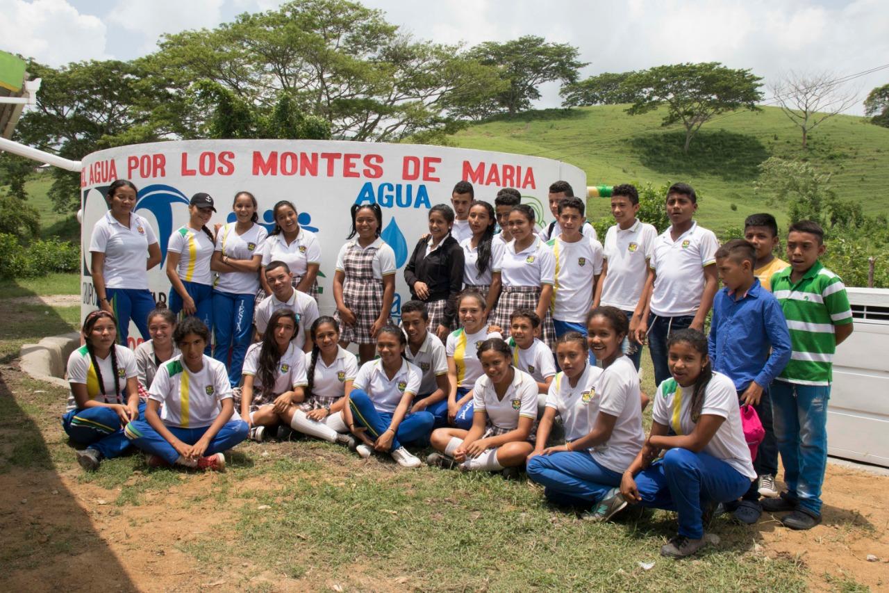 El Circulo del Agua por Los Montes de María hace entrega de tres sistemas de almacenamiento de agua en los Montes de María.